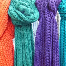 scarves-96684_640